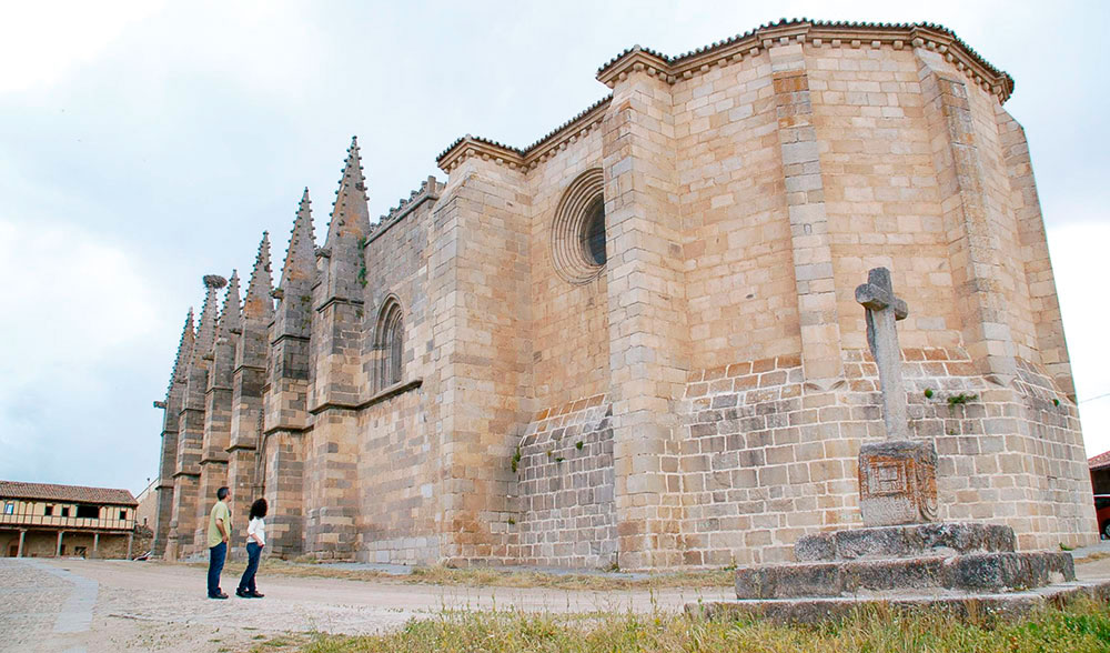 Iglesia de San Martín de Tours, en Bonilla de la Sierra (Ávila).
